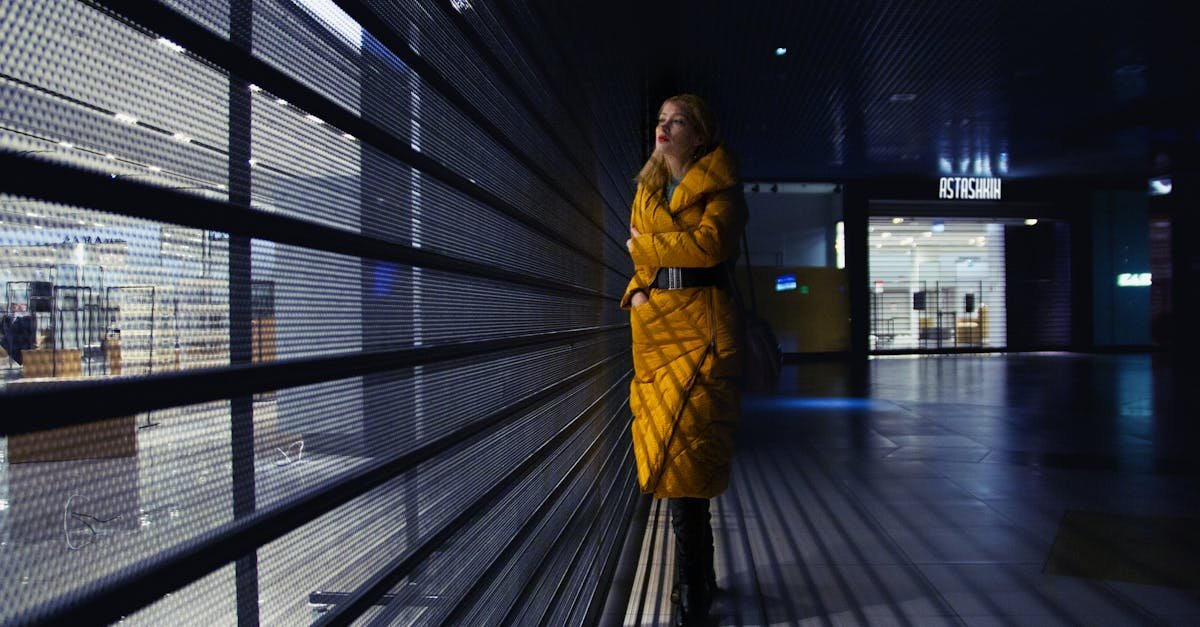 découvrez notre atelier spécialisé dans la fabrication et l'installation de cloisons vitrées élégantes et sur mesure, idéales pour optimiser vos espaces professionnels et résidentiels.