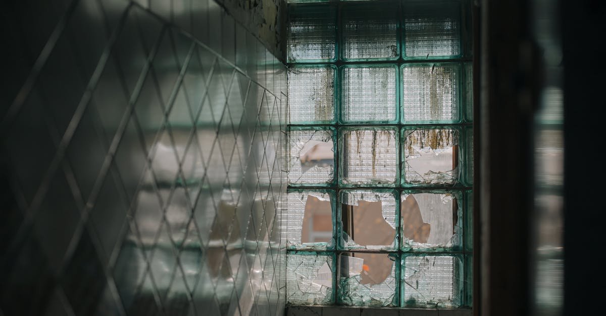 découvrez nos cloisons en verre intérieur alliant élégance et fonctionnalité pour sublimer vos espaces professionnels ou résidentiels.