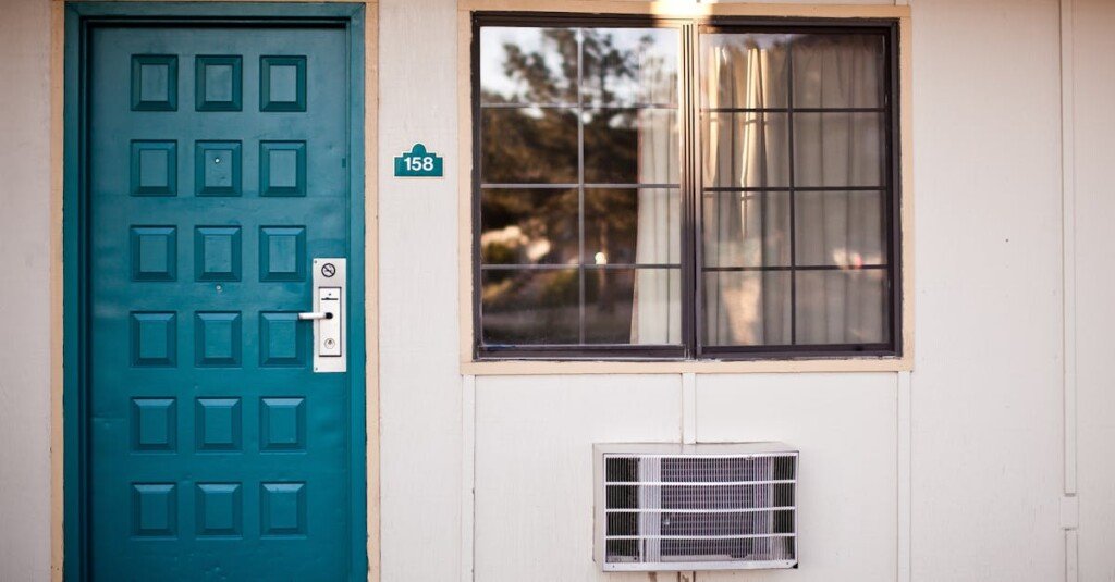 découvrez notre porte en verre moderne alliant design élégant et fonctionnalité, parfaite pour sublimer votre intérieur avec une touche contemporaine.