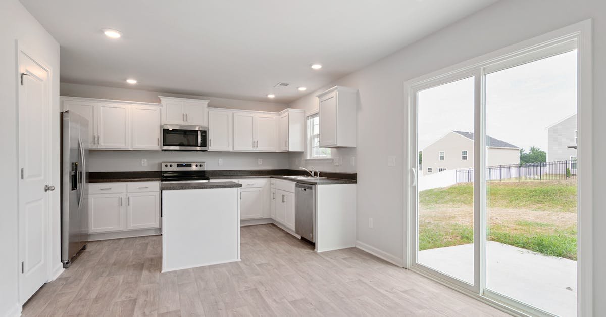 découvrez nos portes coulissantes en verre alliant élégance et fonctionnalité pour sublimer votre intérieur.