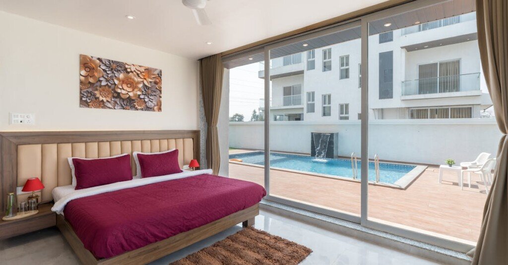 découvrez nos portes-fenêtres coulissantes en verre alliant élégance, luminosité et gain d'espace pour sublimer votre intérieur.