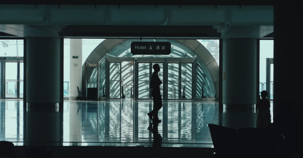 découvrez notre porte en acier et verre alliant robustesse et élégance, parfaite pour un intérieur moderne et lumineux.