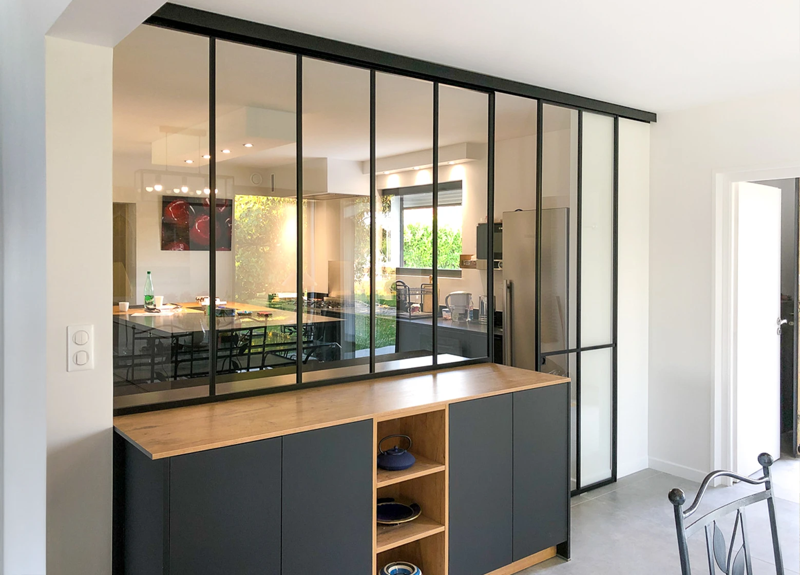 découvrez comment choisir la cloison verrière idéale pour votre cuisine à paris et en île-de-france, alliant style, luminosité et séparation d'espace.