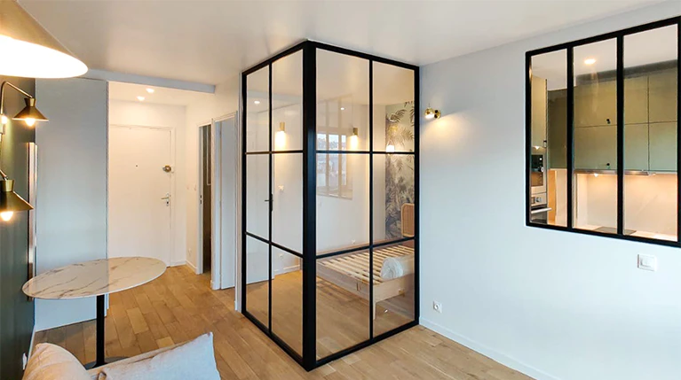 découvrez comment choisir une cloison verrière sur mesure pour optimiser l'espace et apporter une touche moderne et élégante à votre intérieur.