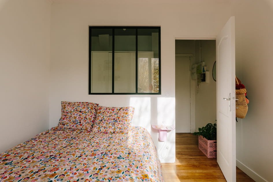 découvrez comment choisir une verrière pour votre chambre afin d'optimiser la lumière naturelle et créer une impression d'espace ouvert et chaleureux.