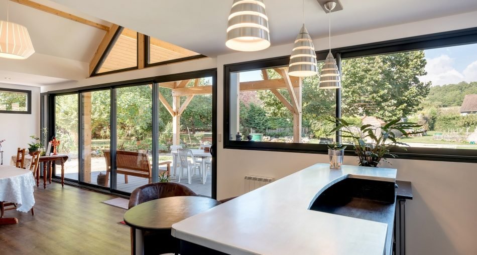 découvrez comment choisir la verrière idéale pour aménager et sublimer l'espace cuisine-salon, alliant luminosité, design et fonctionnalité.