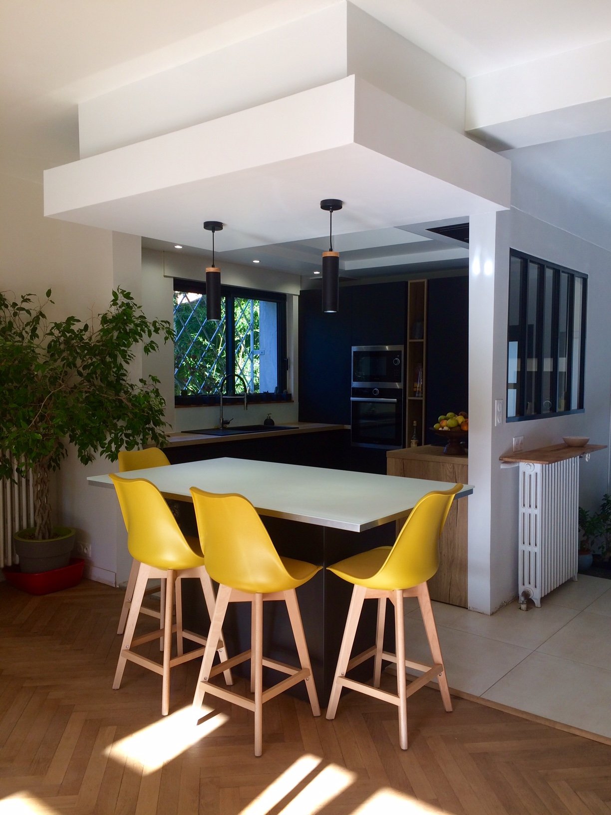 découvrez comment choisir la verrière intérieure idéale pour votre cuisine : conseils pratiques, styles et matériaux pour une séparation élégante et lumineuse.