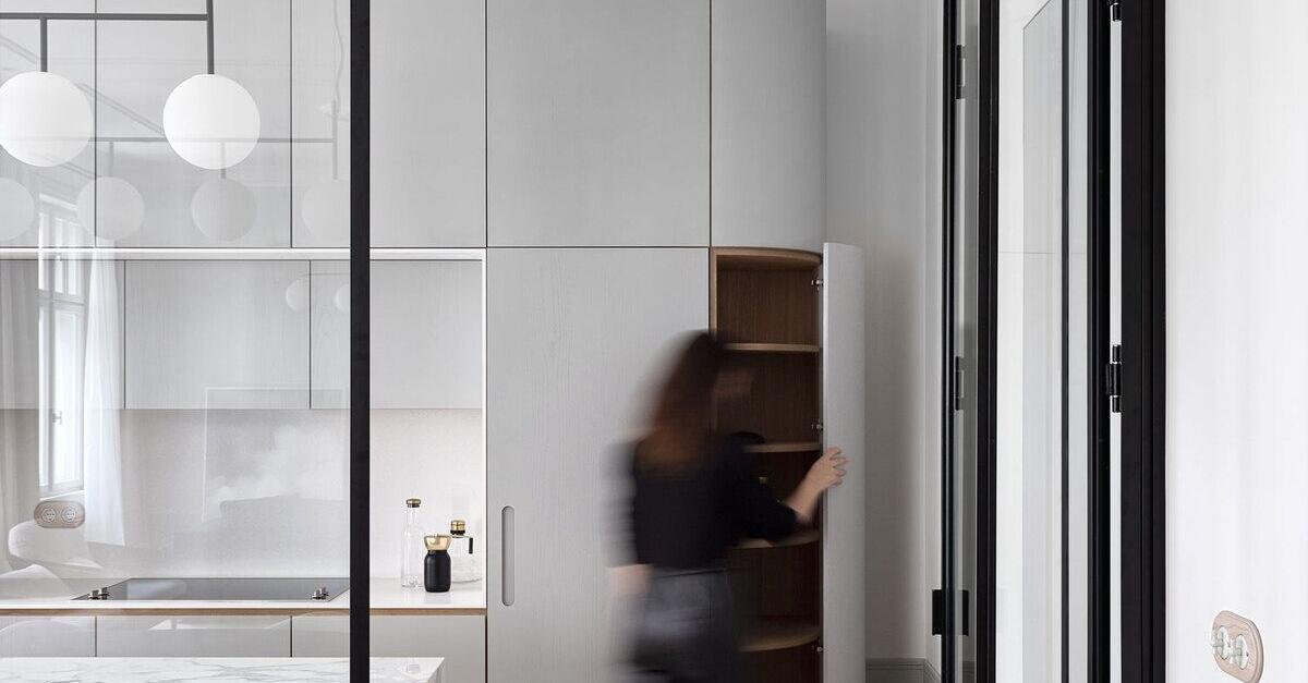 découvrez nos cloisons verrières en acier sur mesure à paris et en île-de-france. alliez élégance industrielle et luminosité pour vos espaces professionnels ou particuliers.