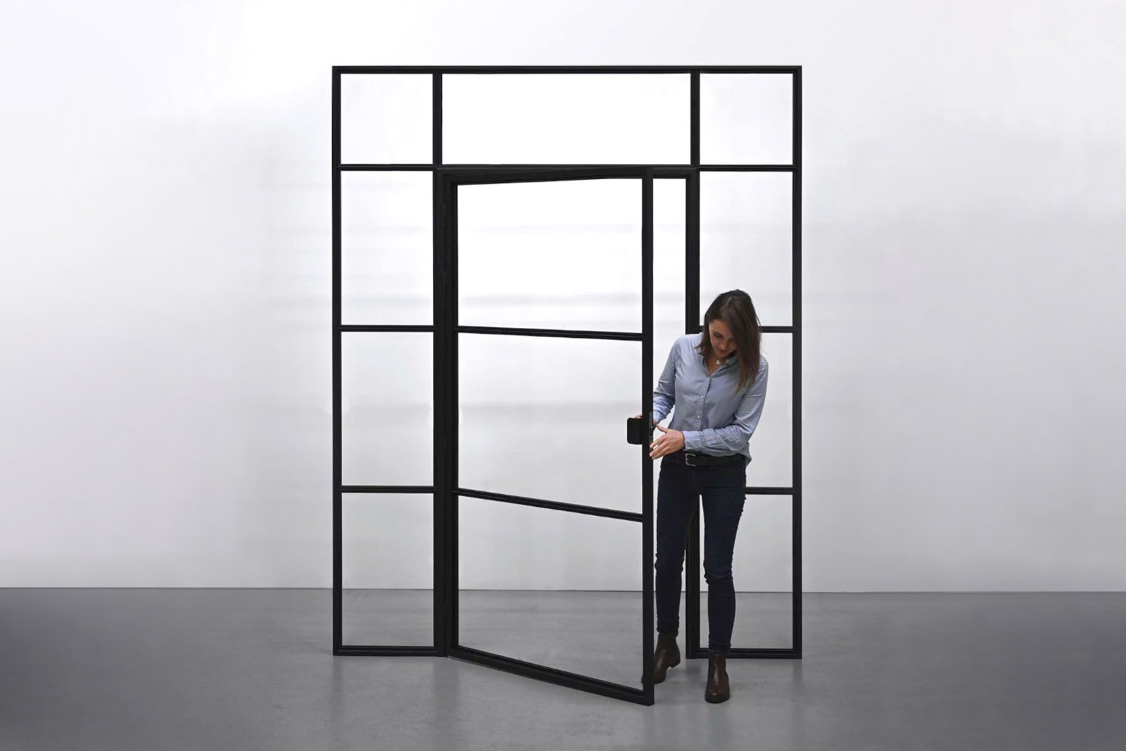 découvrez nos cloisons verrières en acier sur mesure à paris et en île-de-france, alliant élégance et fonctionnalité pour sublimer vos espaces intérieurs.