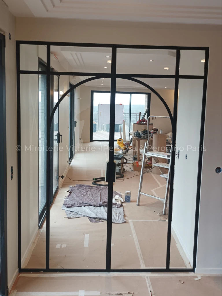 découvrez nos cloisons verrières sur mesure à paris et en île-de-france, alliant élégance et fonctionnalité pour sublimer vos espaces intérieurs.