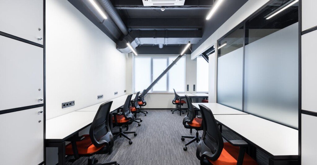 découvrez nos cloisons en verre pour mezzanine, alliant élégance et fonctionnalité pour optimiser vos espaces avec luminosité et modernité.