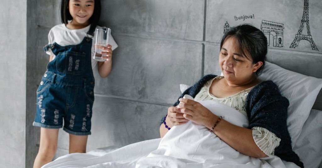 séparez élégamment votre chambre à paris avec une cloison vitrée moderne, alliant luminosité et intimité pour un espace design et fonctionnel.