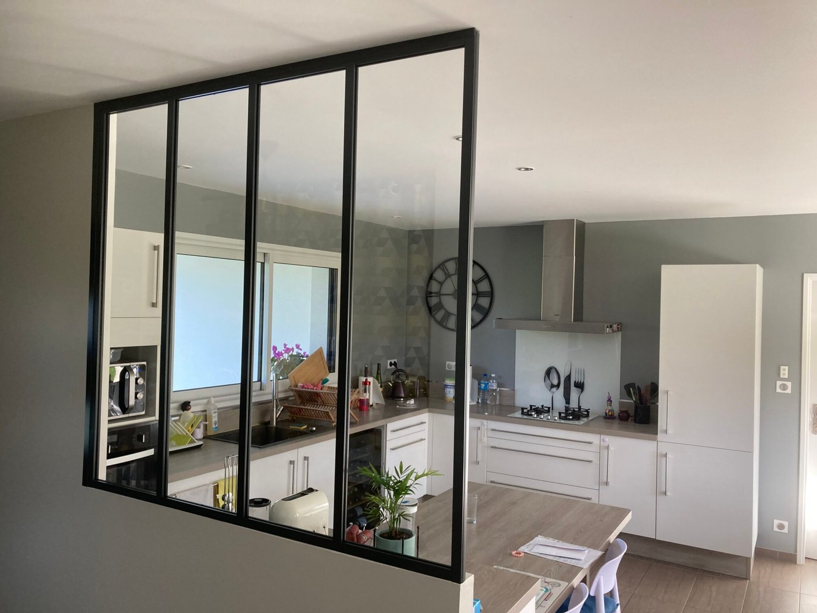 découvrez nos portes verrières en acier sur mesure en île-de-france, alliant élégance et robustesse pour sublimer votre intérieur.