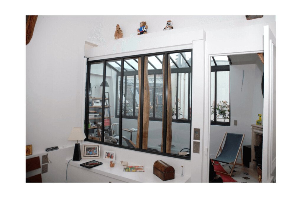 découvrez nos portes verrières en acier sur mesure, conçues et installées en île-de-france pour allier élégance et robustesse dans votre intérieur.