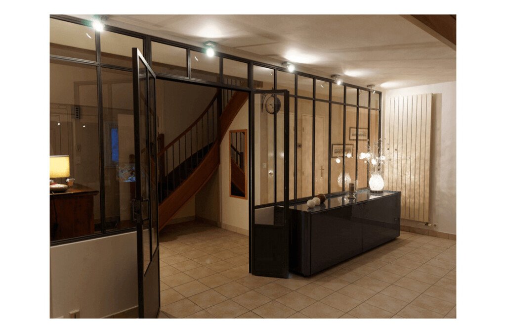 découvrez nos portes verrières acier sur mesure mds déco, alliant élégance et robustesse, conçues spécialement pour sublimer vos intérieurs en île-de-france.