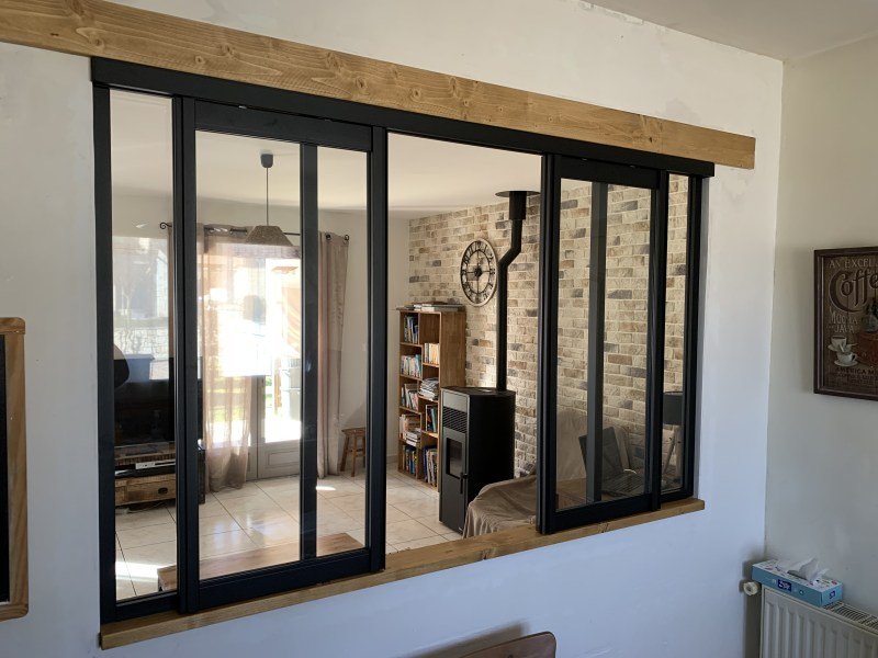 découvrez notre porte verrière atelier au style industriel sur mesure, alliant élégance et fonctionnalité pour sublimer vos espaces intérieurs avec une touche moderne et authentique.