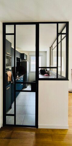 découvrez notre porte verrière battante sur mesure, idéale pour sublimer votre intérieur en île-de-france. qualité, design et fabrication artisanale adaptés à vos besoins.