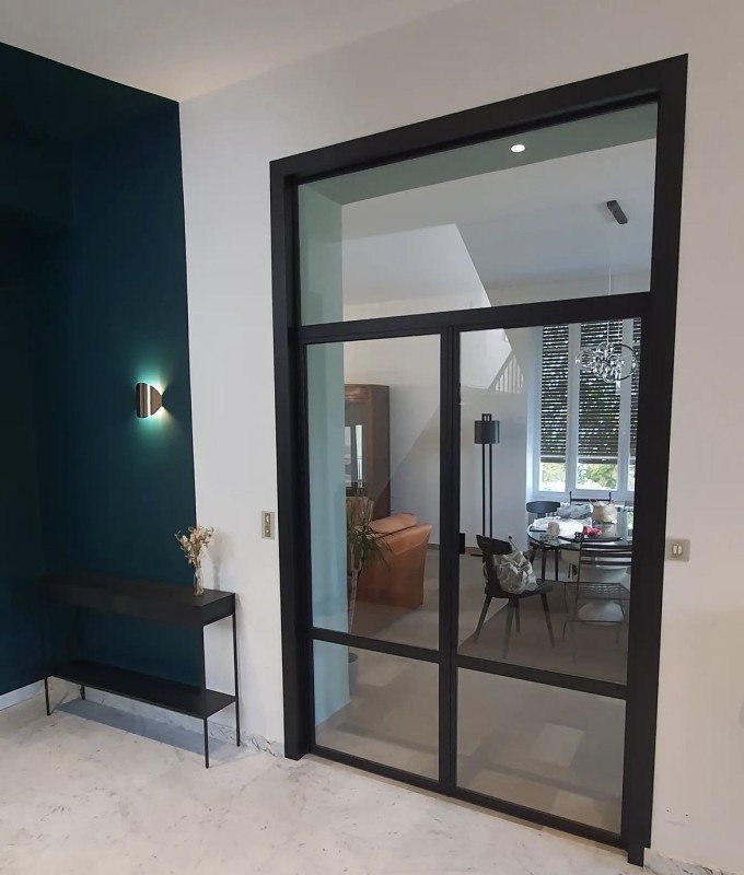 découvrez la porte verrière battante sur mesure par mds déco, idéale pour sublimer votre intérieur en île-de-france avec élégance et fonctionnalité.