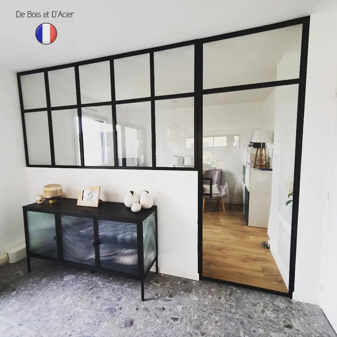 découvrez notre porte verrière industrielle sur mesure, alliant esthétique moderne et fonctionnalité optimale pour sublimer vos espaces intérieurs.