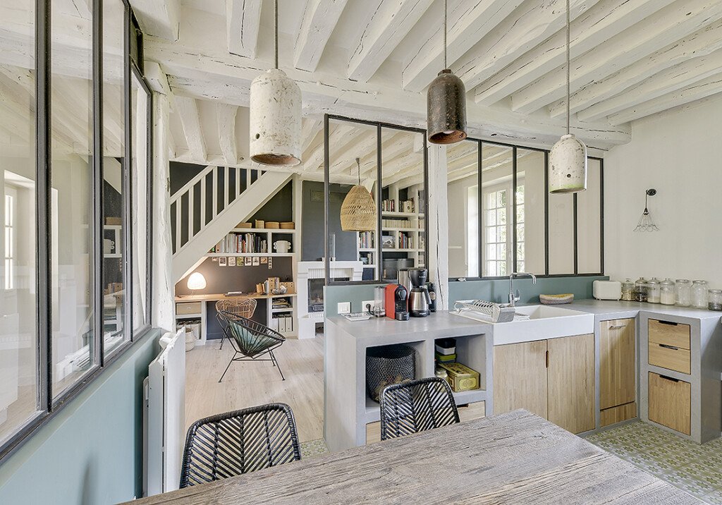 découvrez nos idées et conseils pour une séparation verrière cuisine au style industriel, alliant fonctionnalité et esthétique pour une ambiance moderne et chaleureuse.