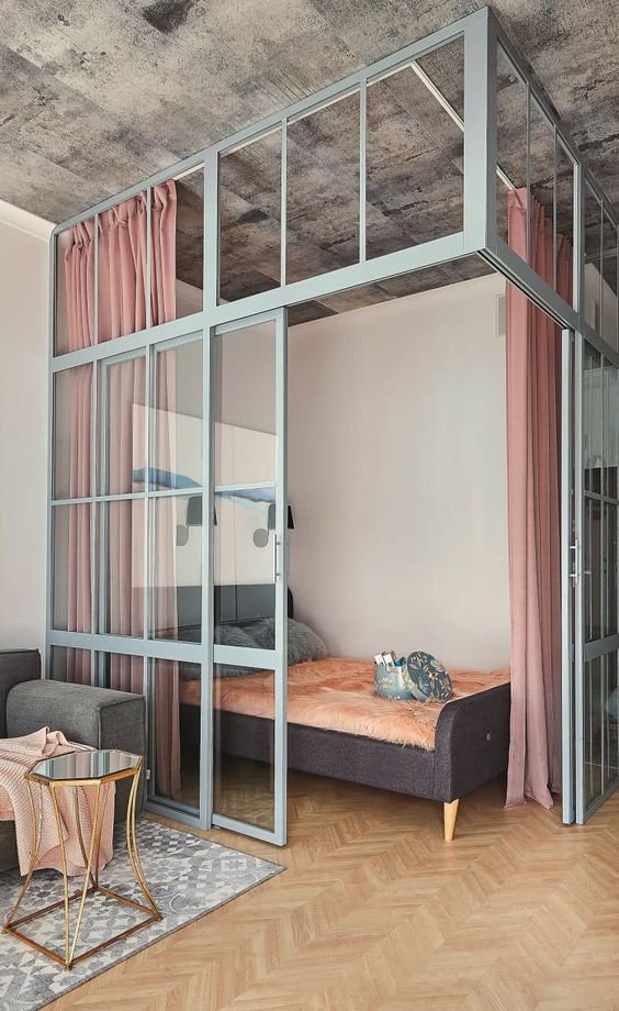 découvrez comment une verrière pour chambre lumineuse by mds déco apporte élégance et clarté à votre intérieur, optimisant l'espace avec style.