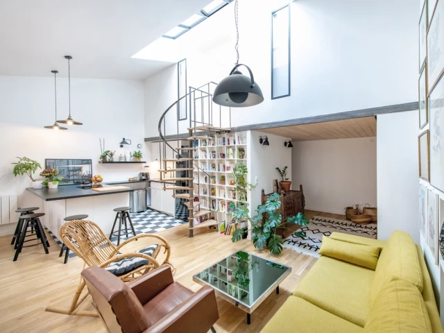 découvrez comment une verrière d'entrée apporte élégance et lumière naturelle à votre intérieur, transformant votre espace en un lieu accueillant et stylé.