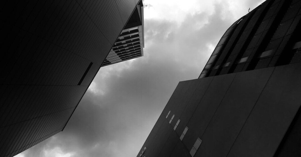 découvrez notre cloison en verre à cadre en acier noir, alliant modernité et élégance pour séparer vos espaces avec style et luminosité.