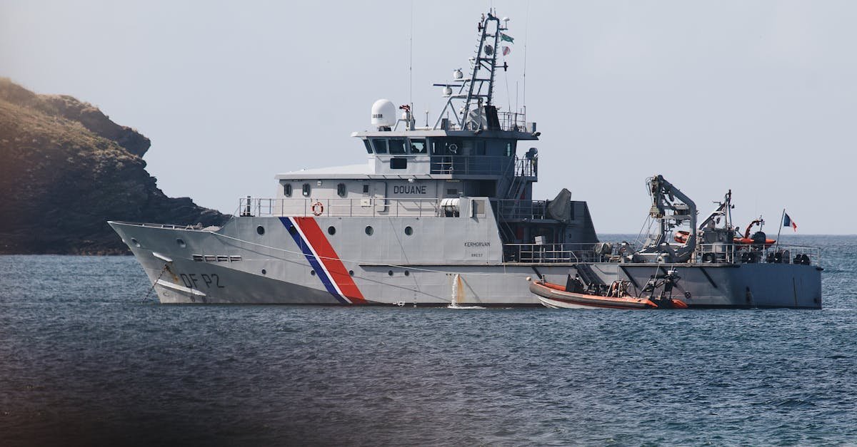 découvrez notre travail du verre français sur mesure alliant savoir-faire traditionnel et design unique pour des créations en verre personnalisées.