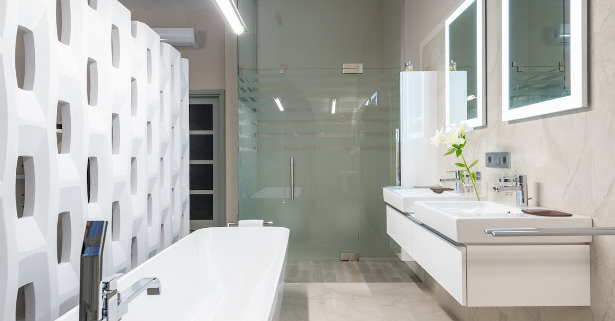 découvrez nos cloisons en verre sur mesure, alliant élégance et fonctionnalité pour sublimer vos espaces professionnels ou privés.