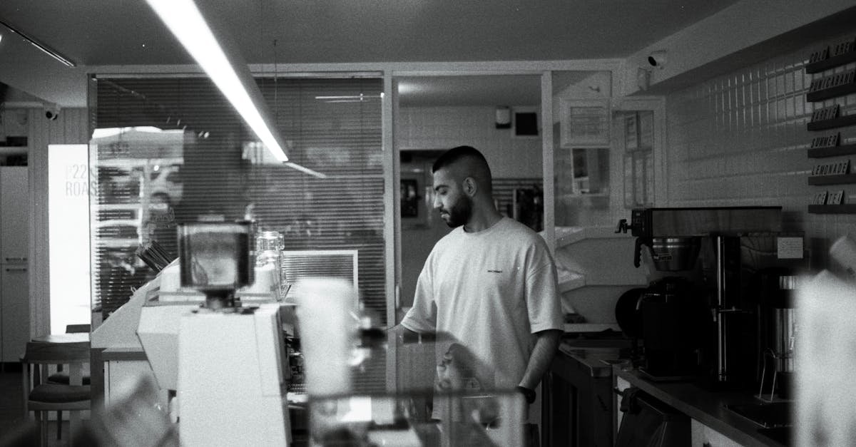 installation personnalisée de cloisons en verre sur mesure pour un espace moderne et élégant, adaptée à vos besoins spécifiques.