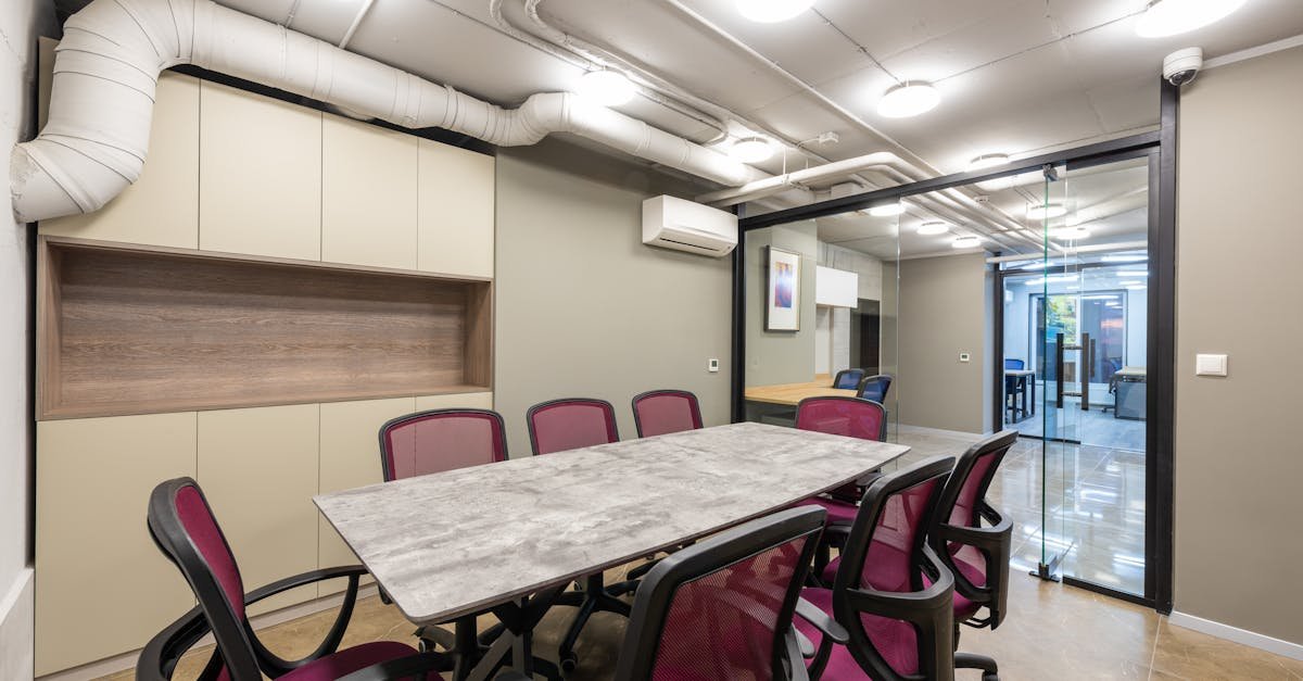 installation de cloisons en verre sur mesure pour un espace moderne et lumineux, adaptée à tous vos besoins professionnels ou résidentiels.