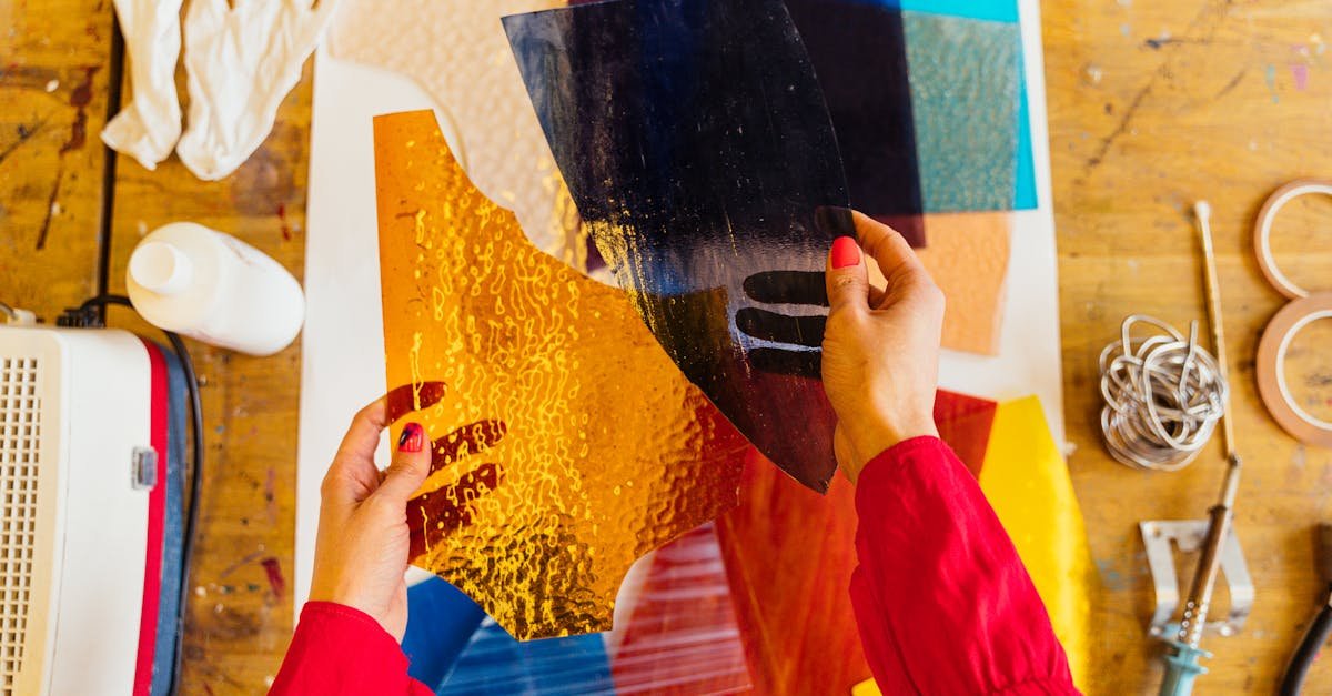 découvrez nos créations artisanales en vitrail fait main, alliant tradition et élégance pour sublimer votre décoration.