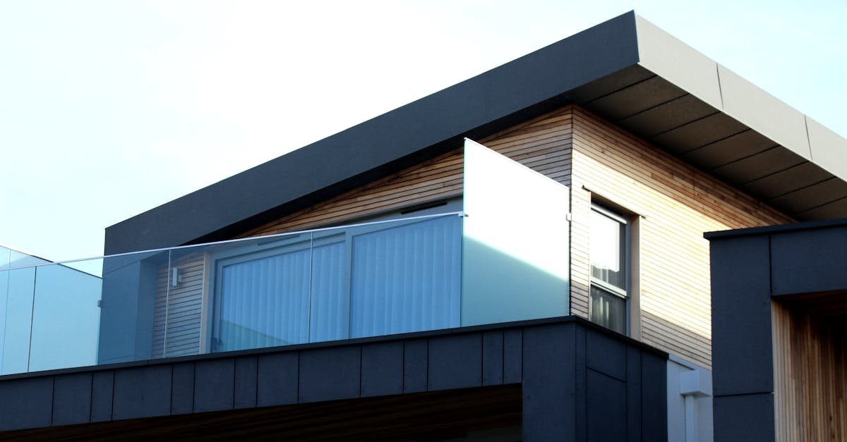 découvrez les avantages d'un toit en verre sur mesure : luminosité naturelle, isolation thermique, design unique et valorisation de votre espace de vie.