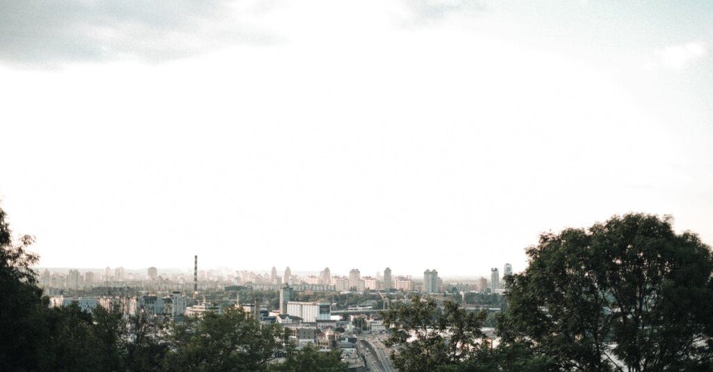 découvrez les avantages d'un toit en verre personnalisé : luminosité, design moderne, isolation thermique et valorisation de votre espace de vie.