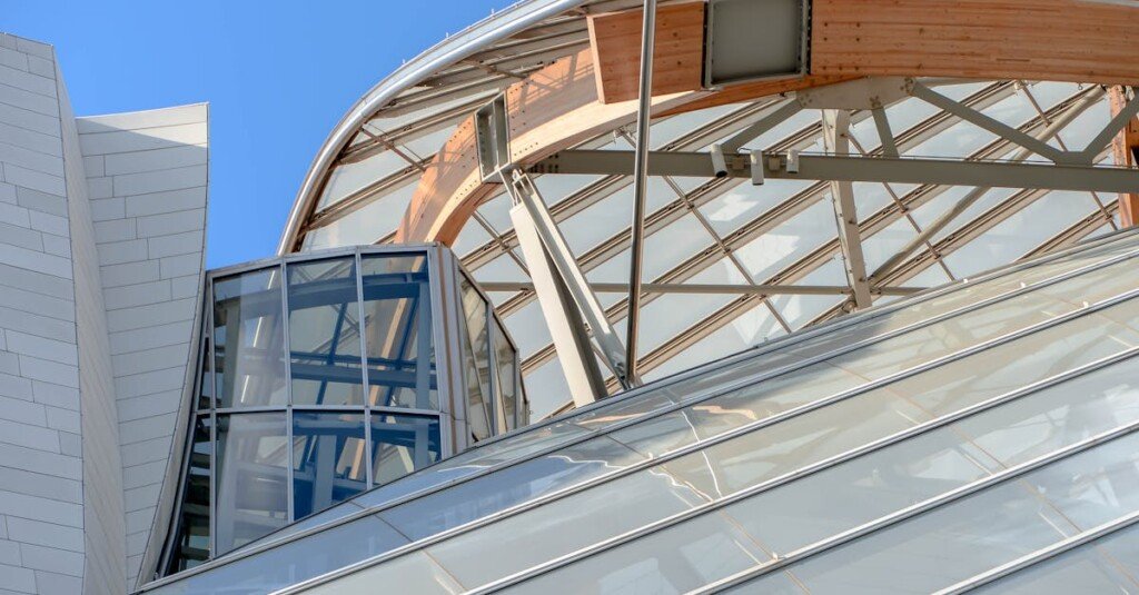 découvrez nos cloisons en acier et verre sur mesure à paris, alliant design moderne et fonctionnalité pour sublimer vos espaces professionnels et résidentiels.