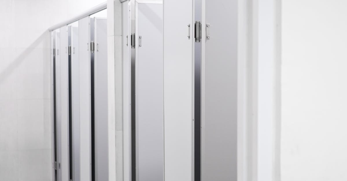 séparateurs en verre élégants et modernes pour optimiser vos espaces tout en laissant passer la lumière. idéal pour bureaux, commerces et intérieurs contemporains.