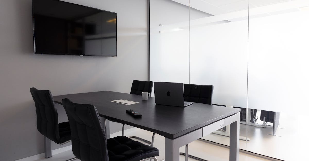 découvrez nos cloisons vitrées de bureau, alliant design moderne et fonctionnalité pour un espace de travail lumineux et convivial.