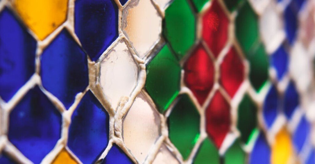 découvrez notre savoir-faire en verrerie sur mesure pour des créations en verre uniques, adaptées à vos besoins et à votre style.