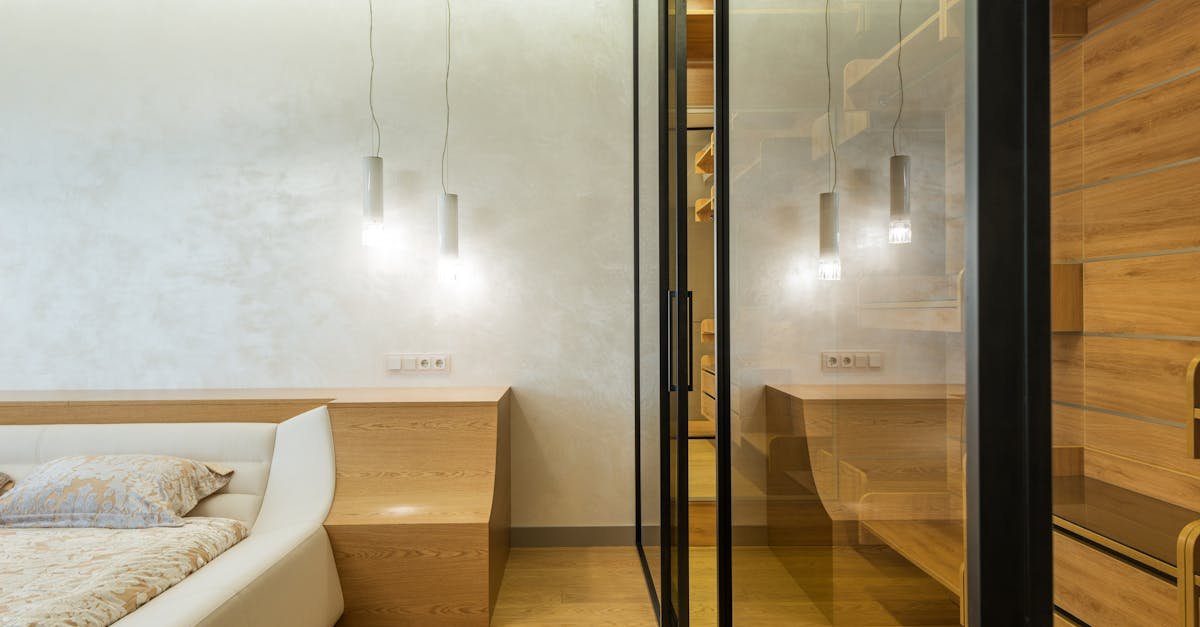 découvrez nos cloisons intérieures en verre modernes, alliant élégance et fonctionnalité pour sublimer et optimiser vos espaces de vie ou de travail.